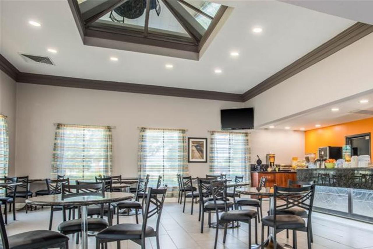 Quality Suites Lake Charles Downtown Eksteriør billede