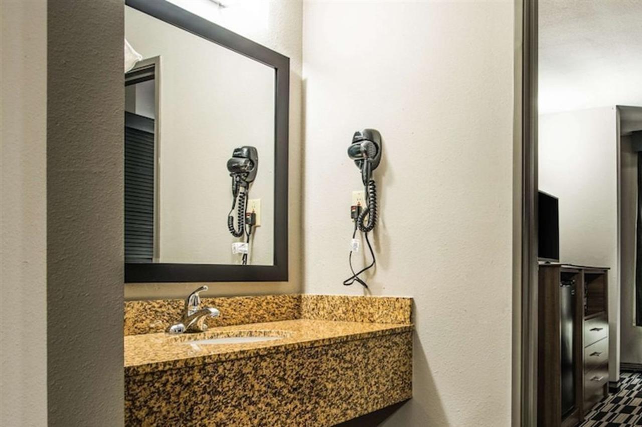 Quality Suites Lake Charles Downtown Eksteriør billede