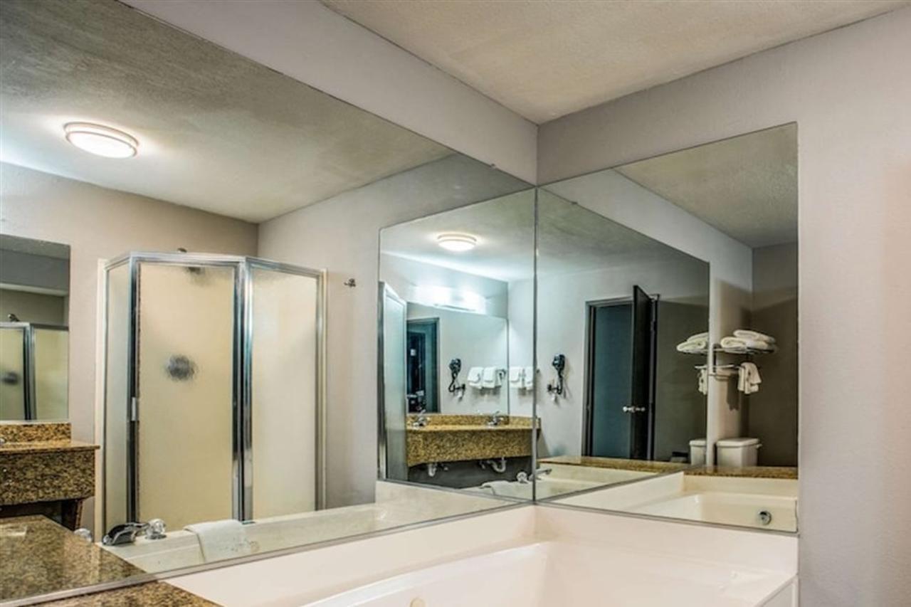 Quality Suites Lake Charles Downtown Eksteriør billede